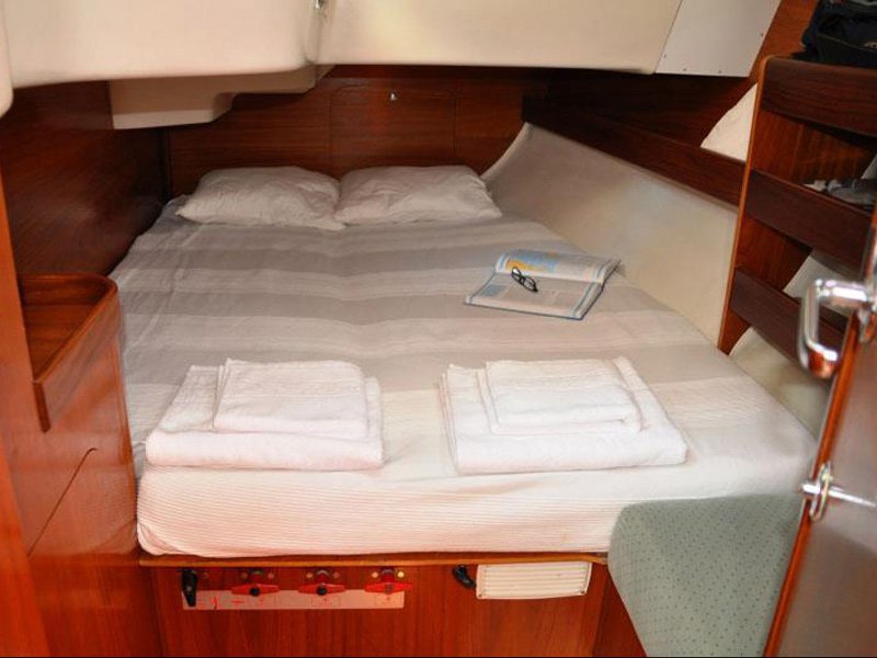 Double cabin with large closets and a very comfortable bed.